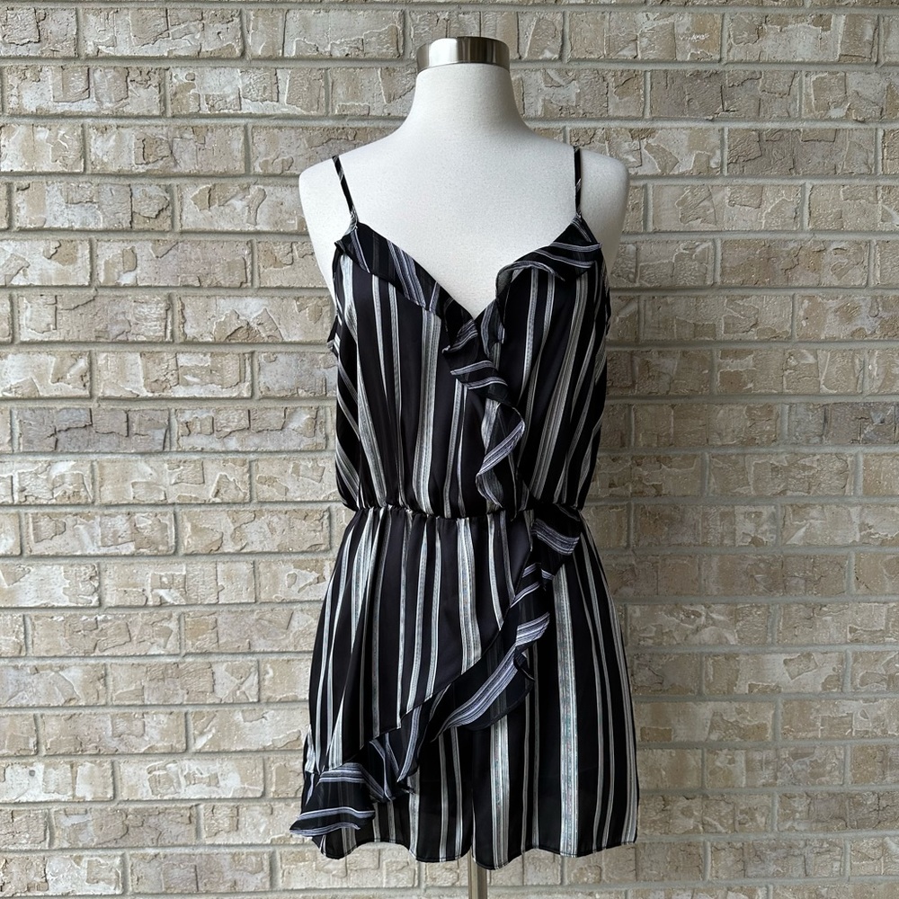 BCBGeneration Striped Romper Size S 🌸 - Picture 16 of 16